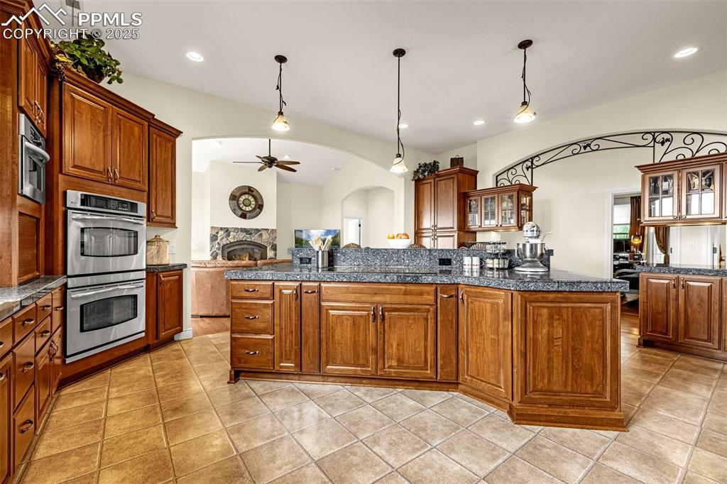 Image 10 of 49: Kitchen