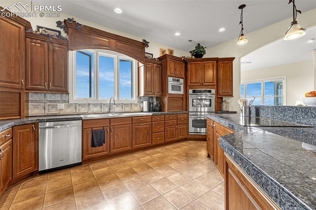 Image 11 of 49: Kitchen