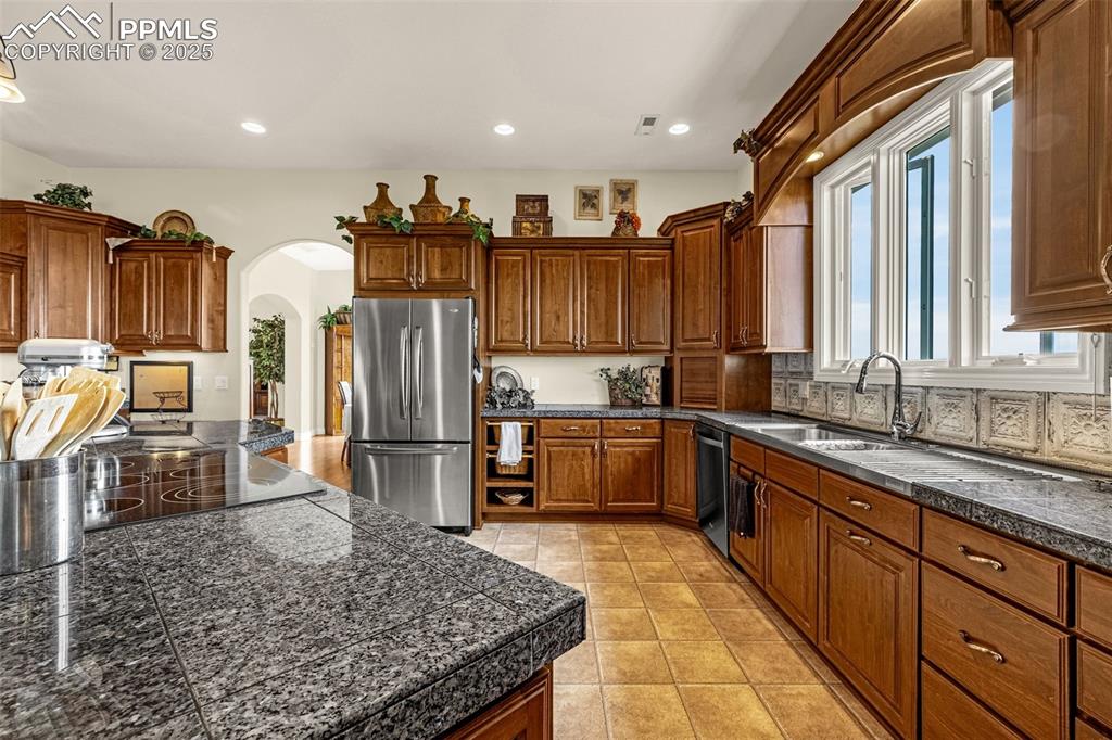 Image 12 of 49: Kitchen