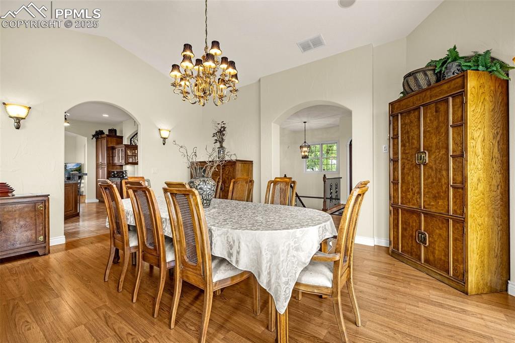 Image 13 of 49: Dining Area