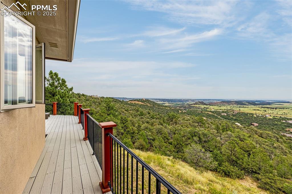 Image 15 of 49: Deck