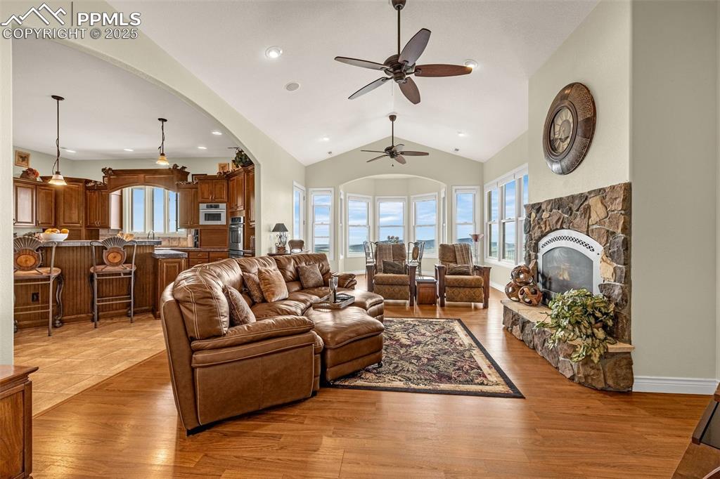 Image 16 of 49: Living Room