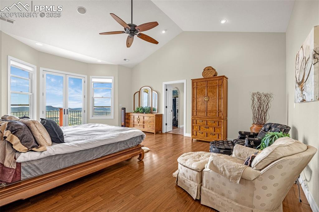 Image 21 of 49: Bedroom