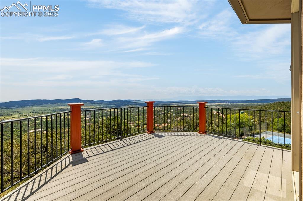 Image 29 of 49: Deck