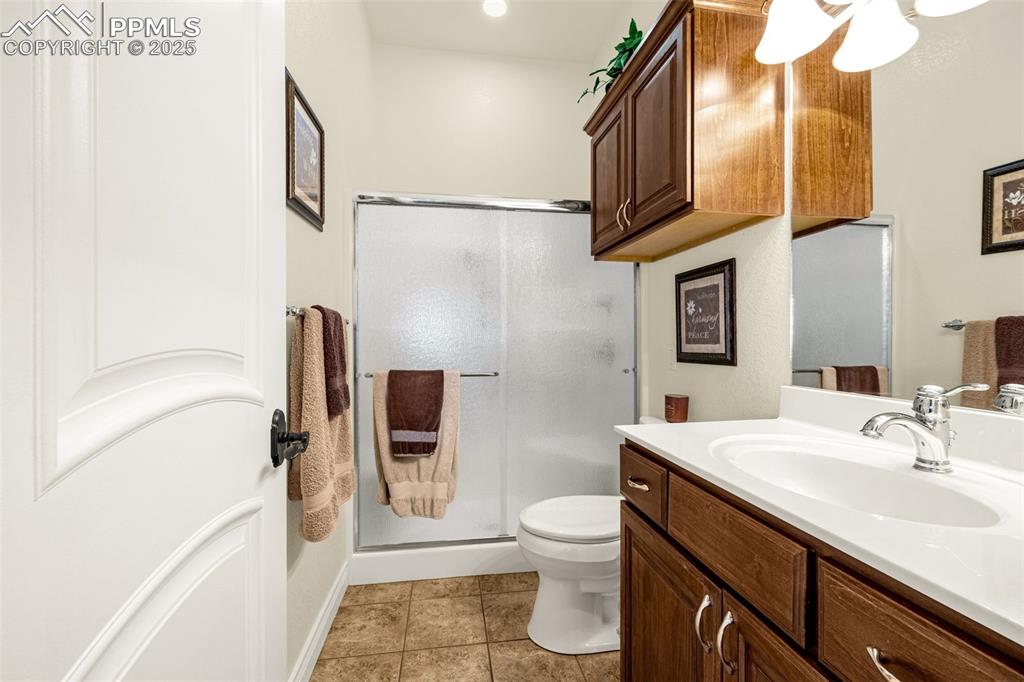 Image 31 of 49: Bathroom