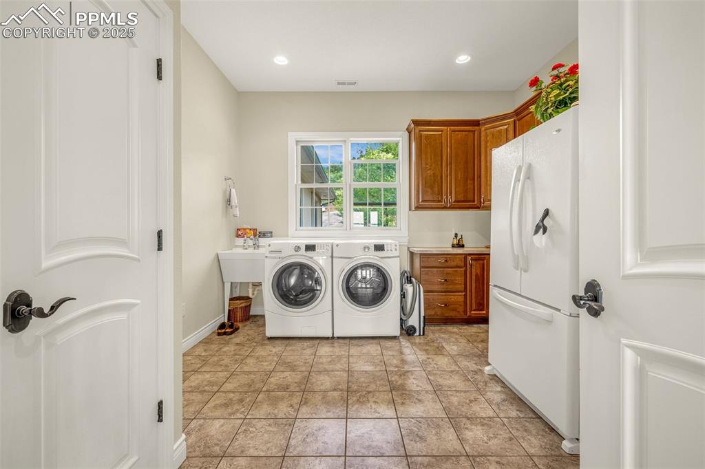 Image 32 of 49: Laundry