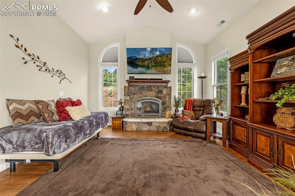 Image 5 of 49: Sitting Room