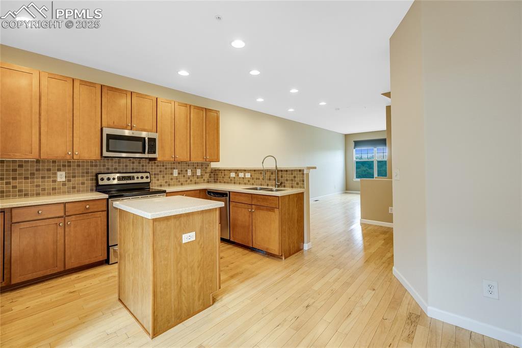 Image 13 of 34: Kitchen