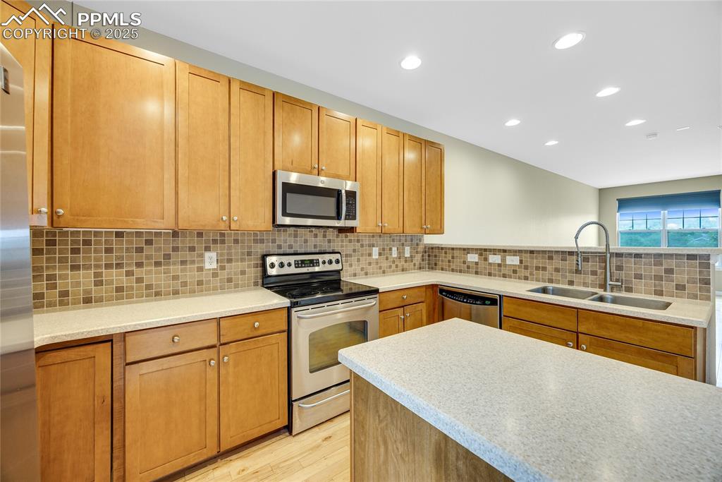 Image 15 of 34: Kitchen