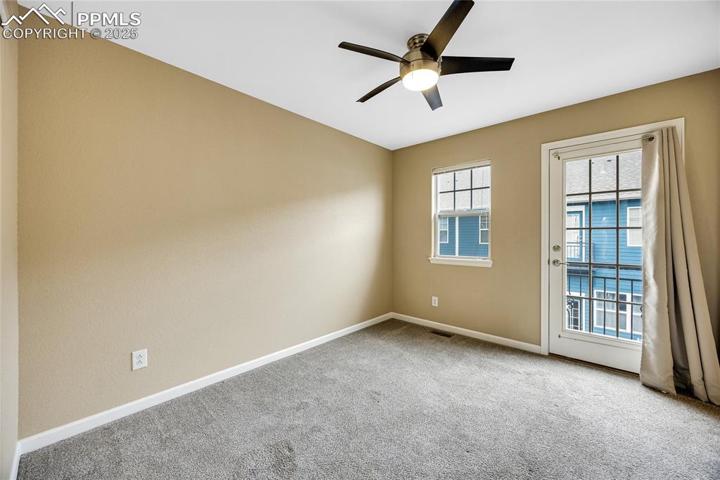 Image 22 of 34: Bedroom