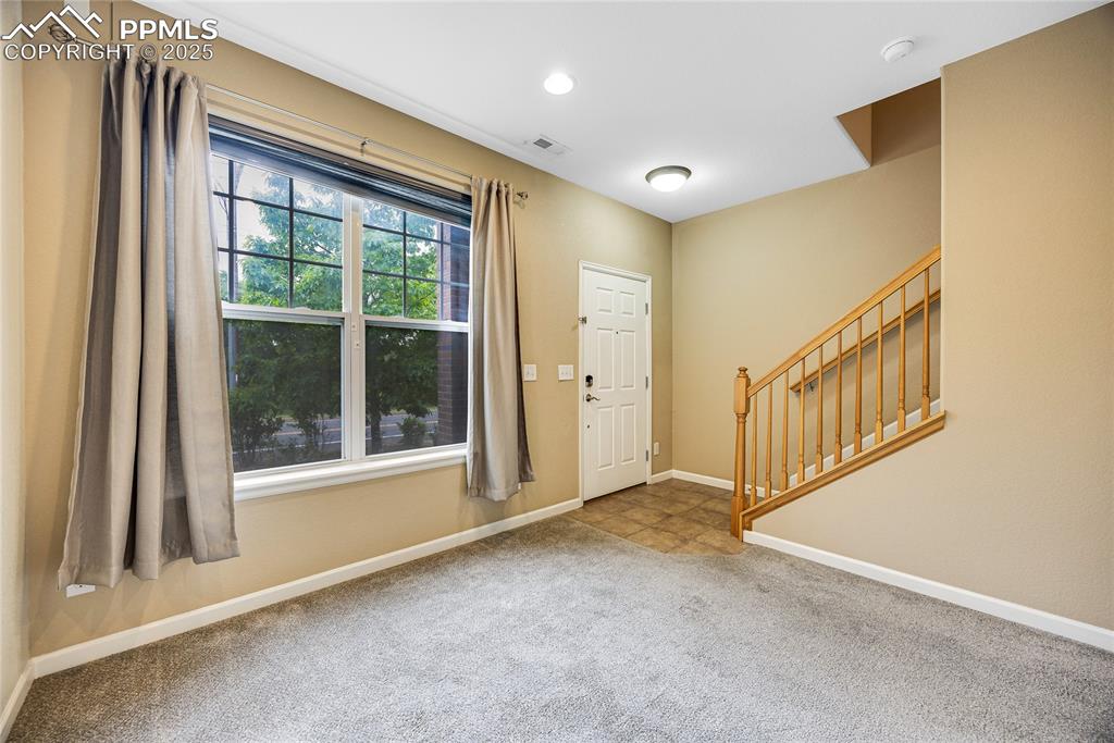 Image 4 of 34: Entry