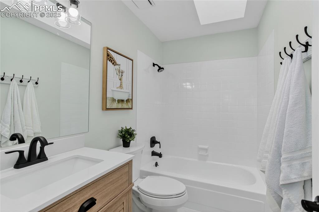 Image 21 of 32: Guest level - upper level