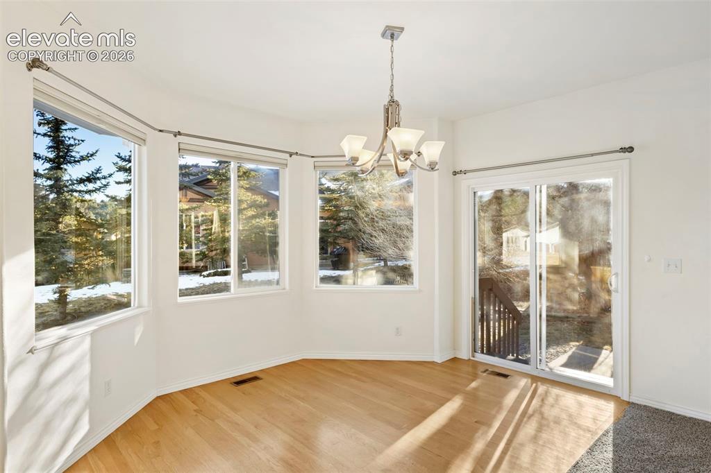 Image 10 of 42: Dining Area