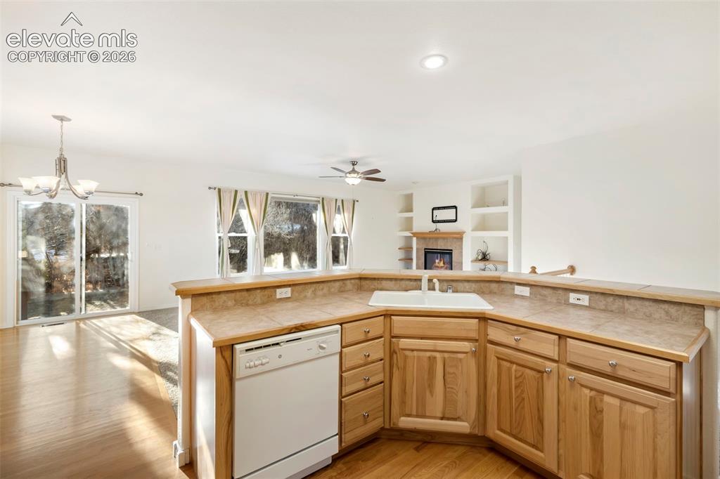 Image 8 of 42: Kitchen