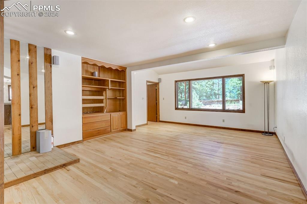 Image 15 of 50: Living Room