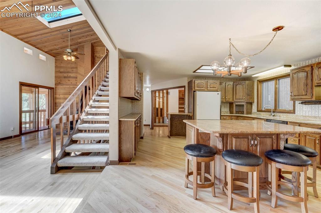 Image 8 of 50: Kitchen