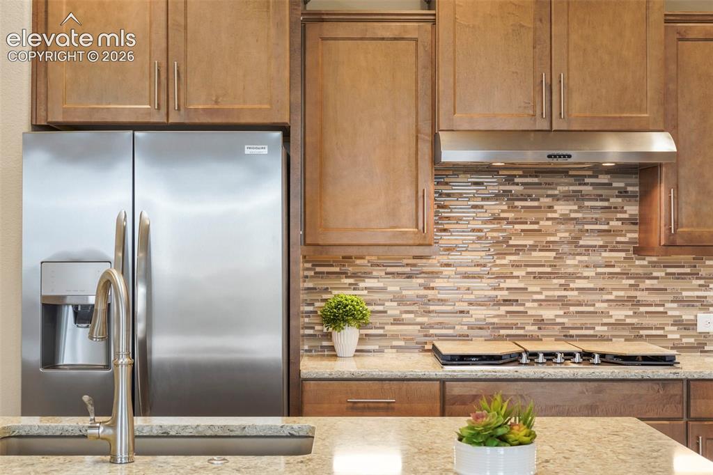 Image 5 of 48: Gorgeous glass tile backsplash and under-cabinet lighting 