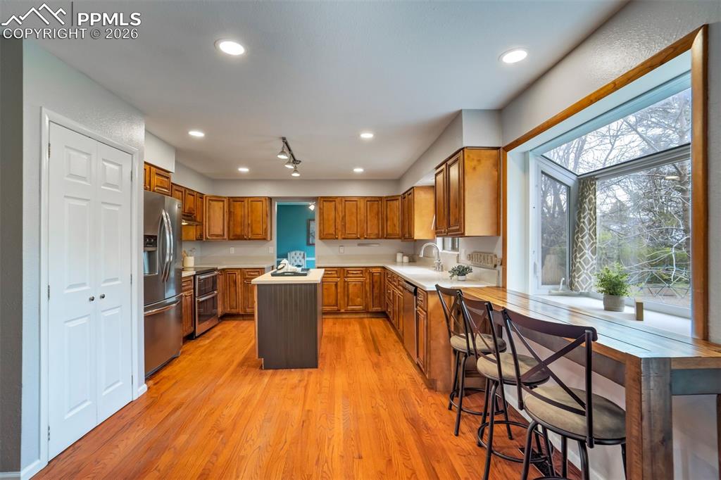 Image 12 of 50: Kitchen