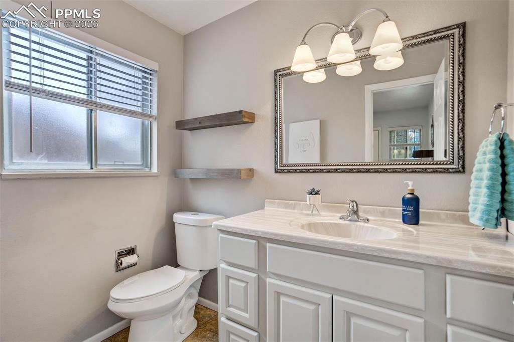 Image 19 of 50: Bathroom