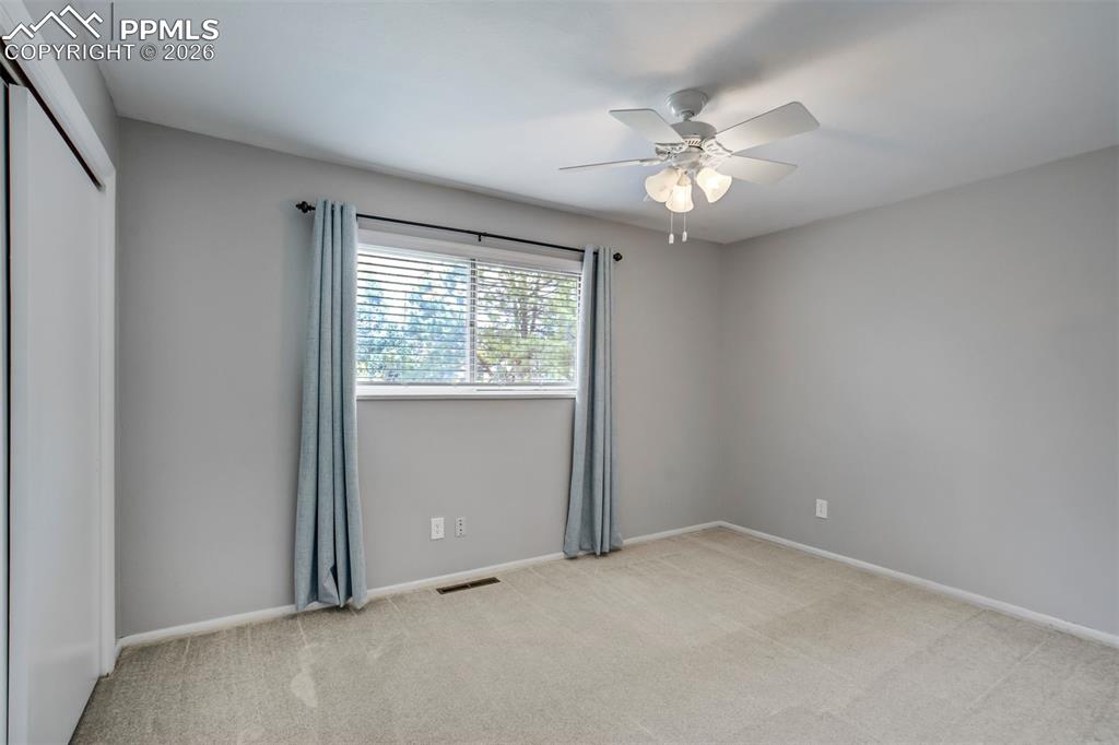 Image 28 of 50: Bedroom