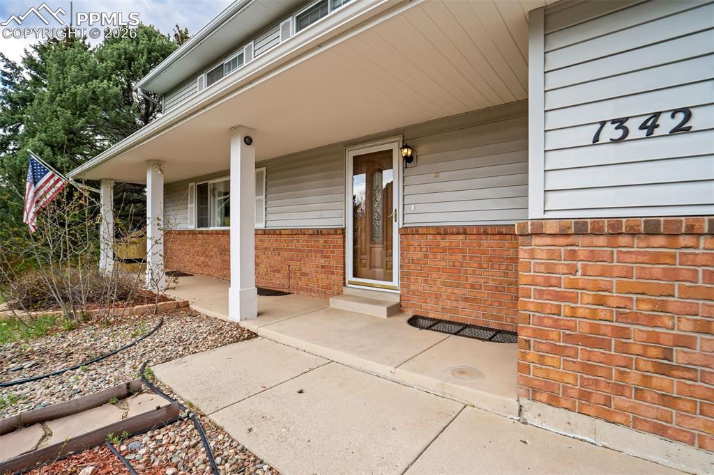 Image 3 of 50: Entry