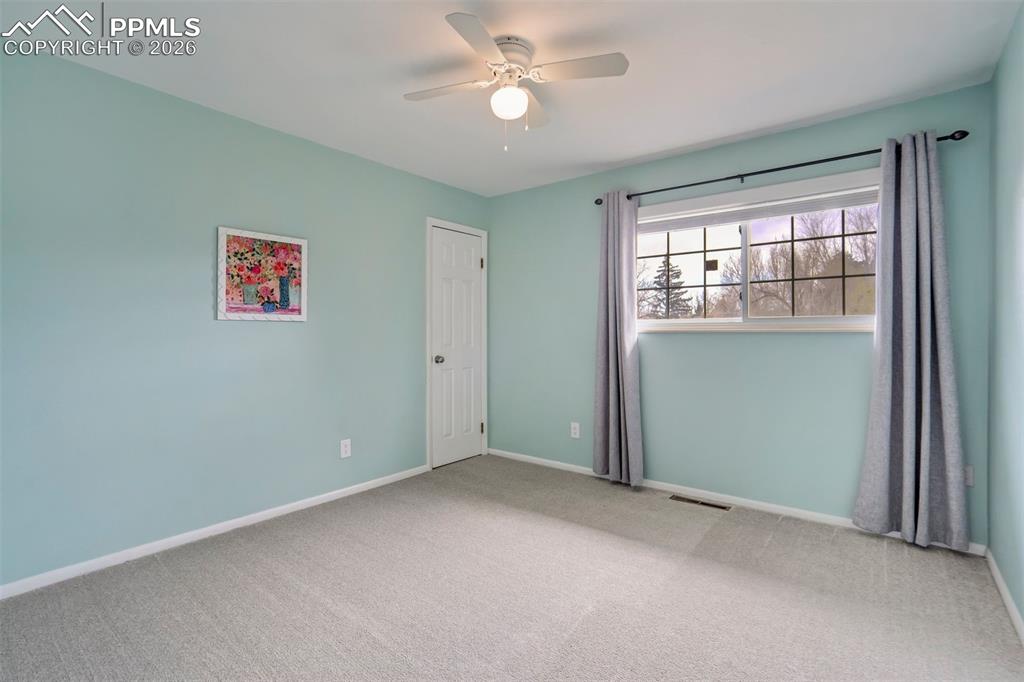 Image 30 of 50: Bedroom