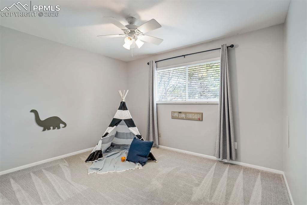 Image 32 of 50: Bedroom