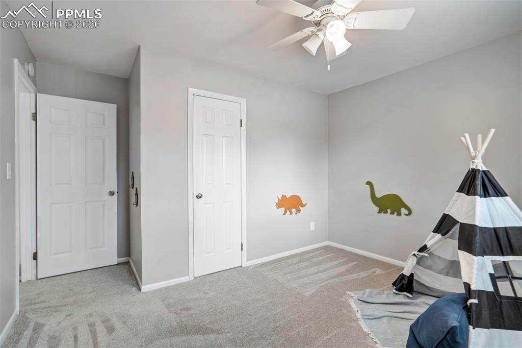 Image 33 of 50: Bedroom