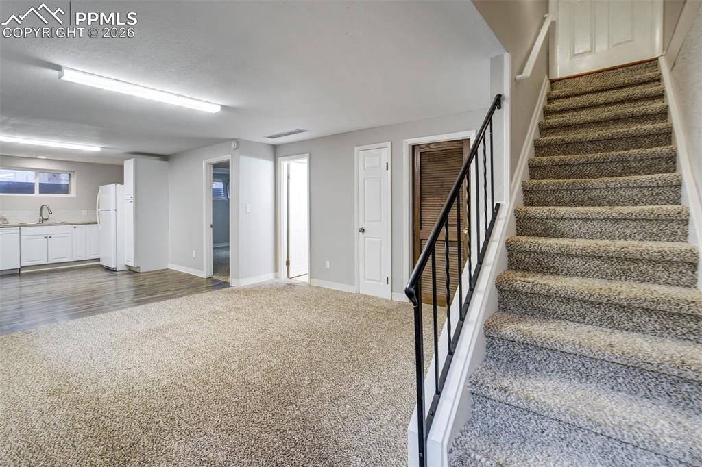 Image 34 of 50: Family Room