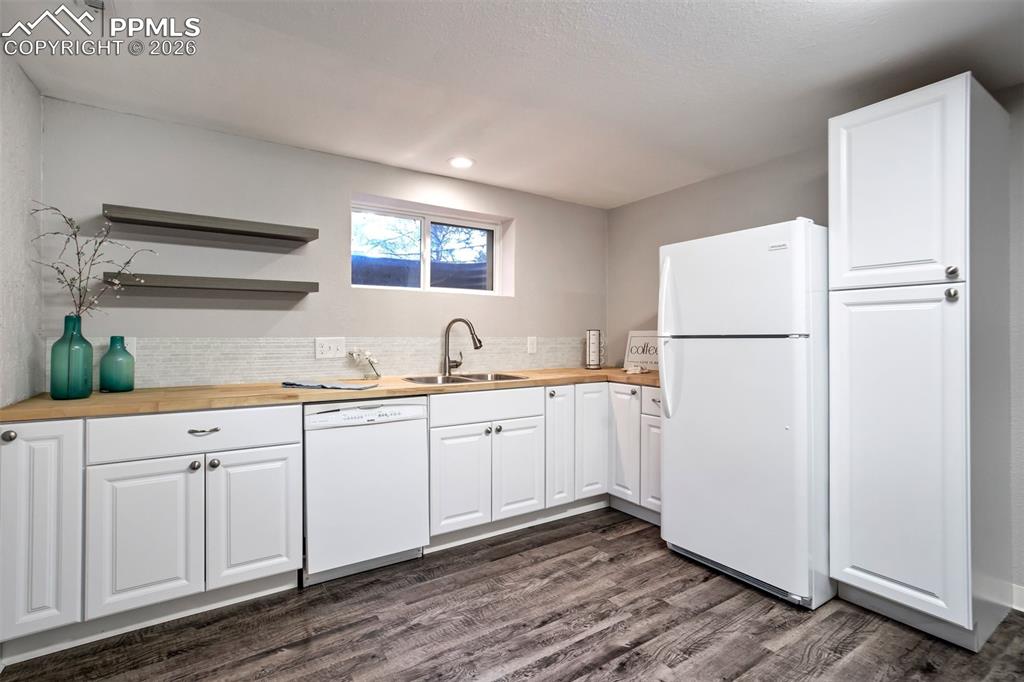 Image 36 of 50: Kitchen