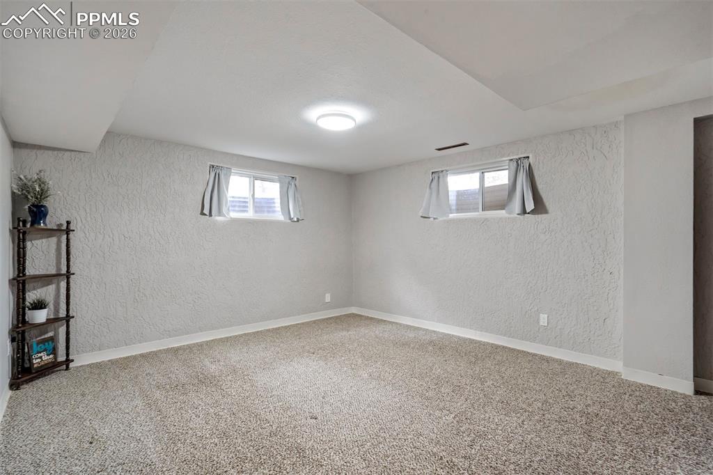 Image 37 of 50: Bedroom