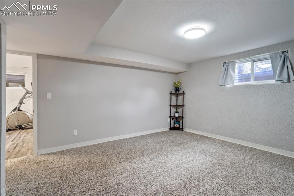 Image 39 of 50: Bedroom