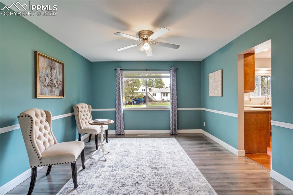 Image 8 of 50: Sitting Room