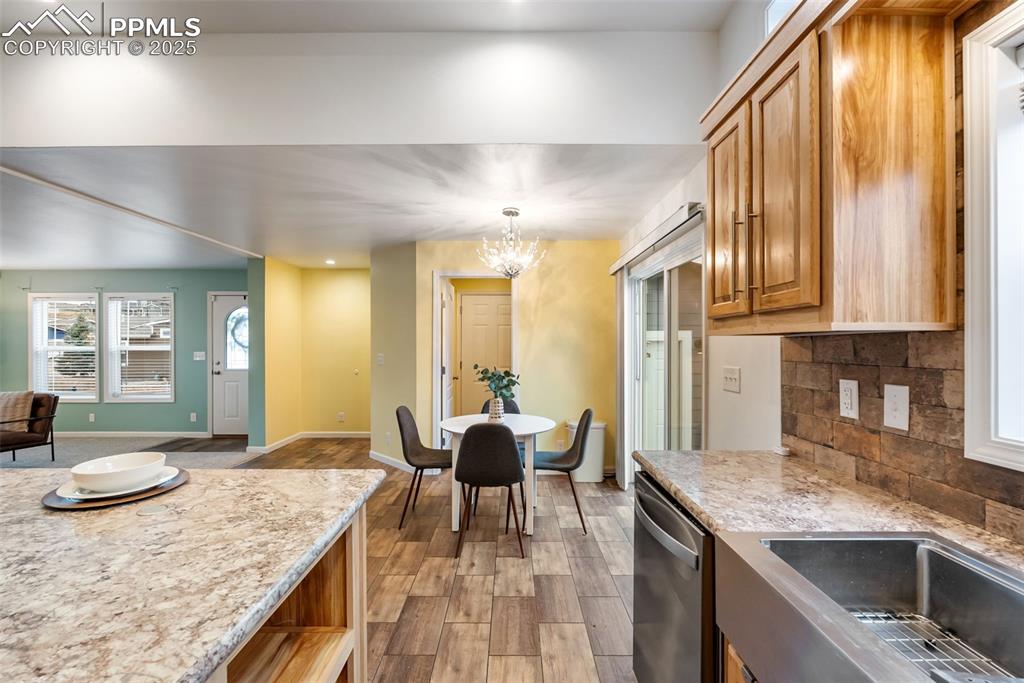 Image 18 of 39: Kitchen