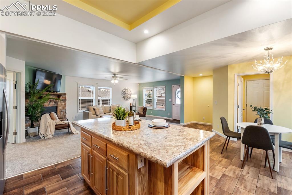 Image 19 of 39: Kitchen