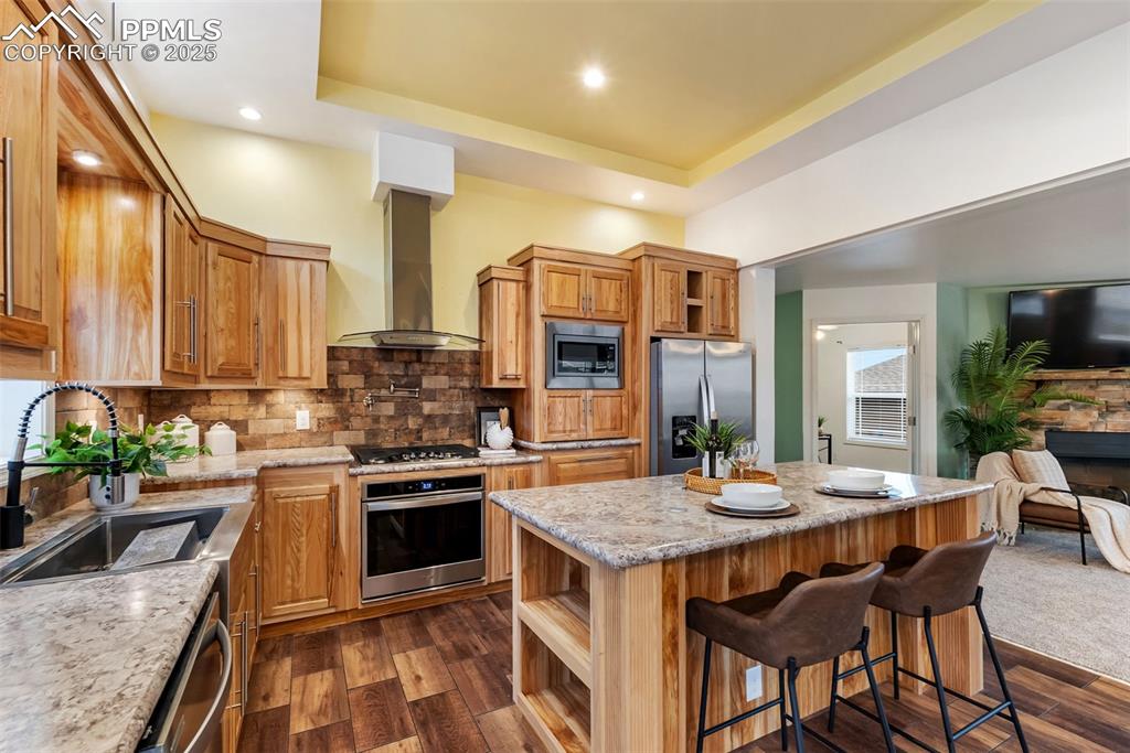 Image 20 of 39: Kitchen