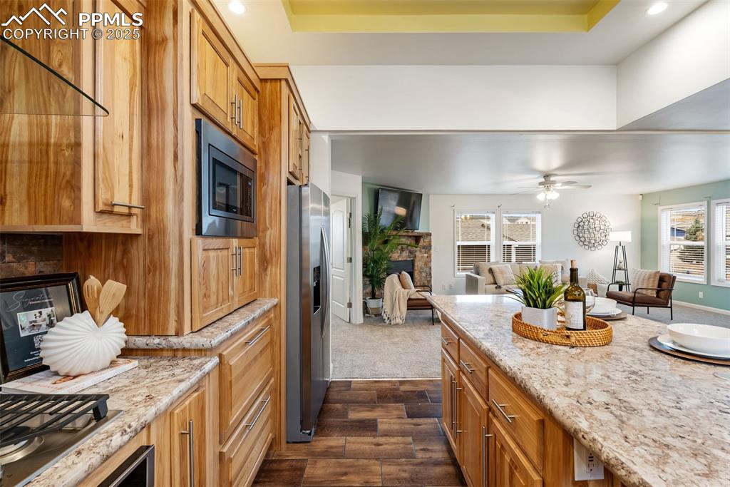 Image 21 of 39: Kitchen