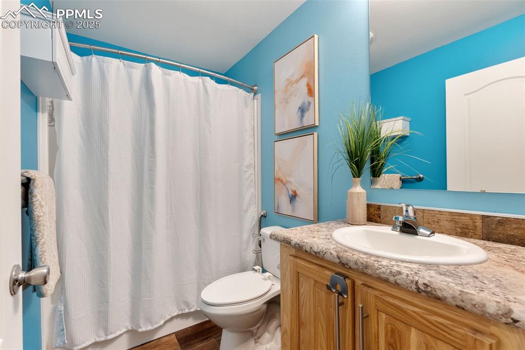 Image 24 of 39: Bathroom