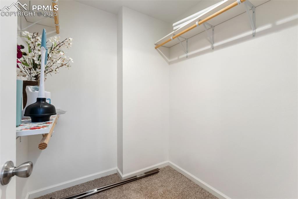 Image 29 of 39: Closet