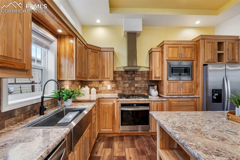 Image 3 of 39: Kitchen