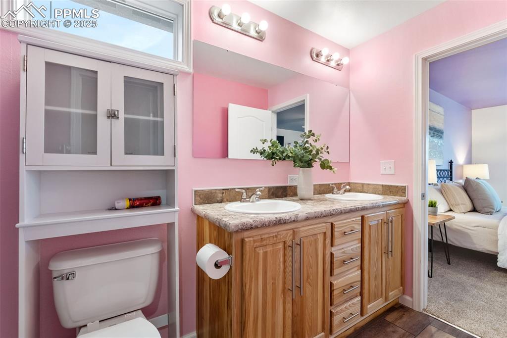 Image 30 of 39: Bathroom