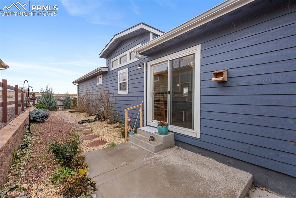 Image 37 of 39: Entry