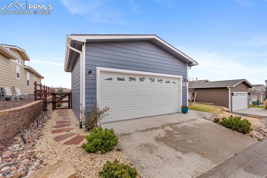 Image 39 of 39: Garage