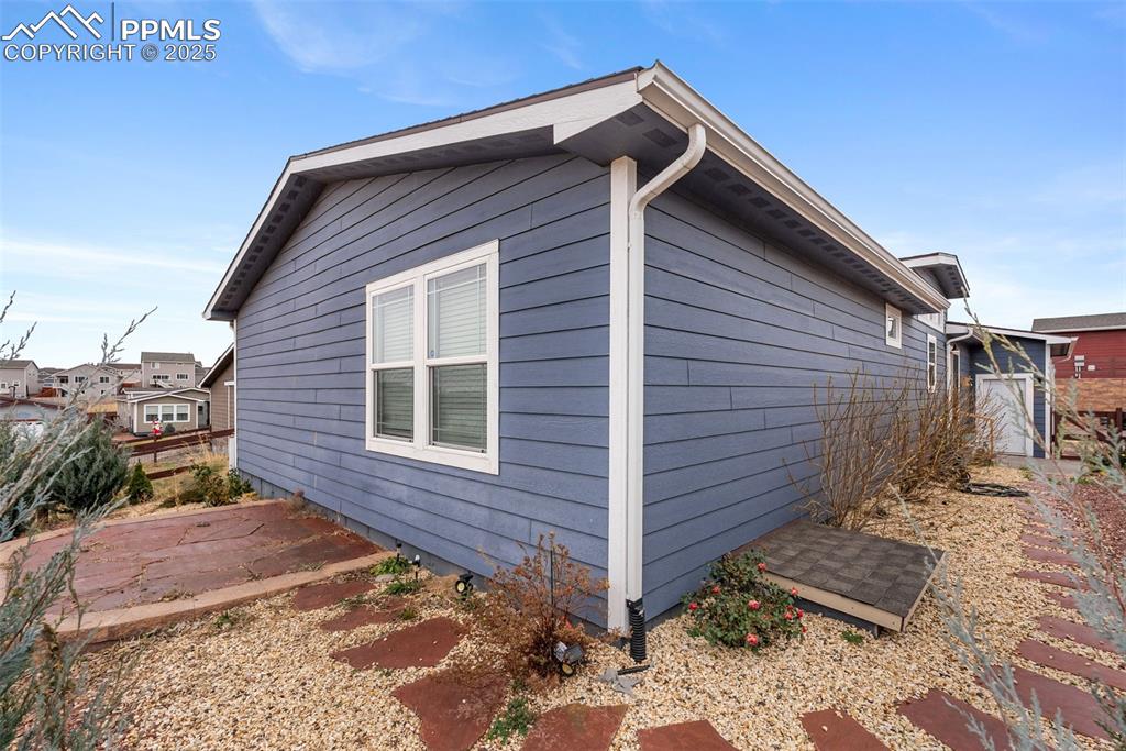 Image 6 of 39: Side of Structure