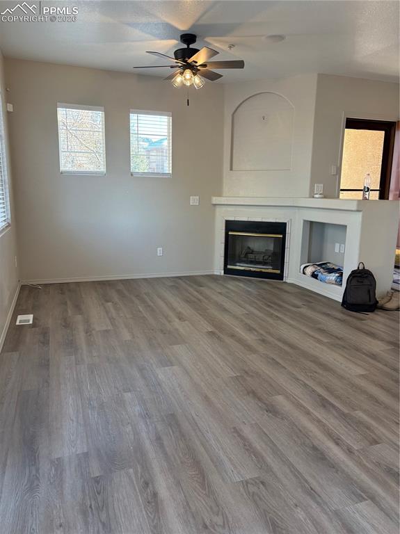 Image 4 of 13: Living Room