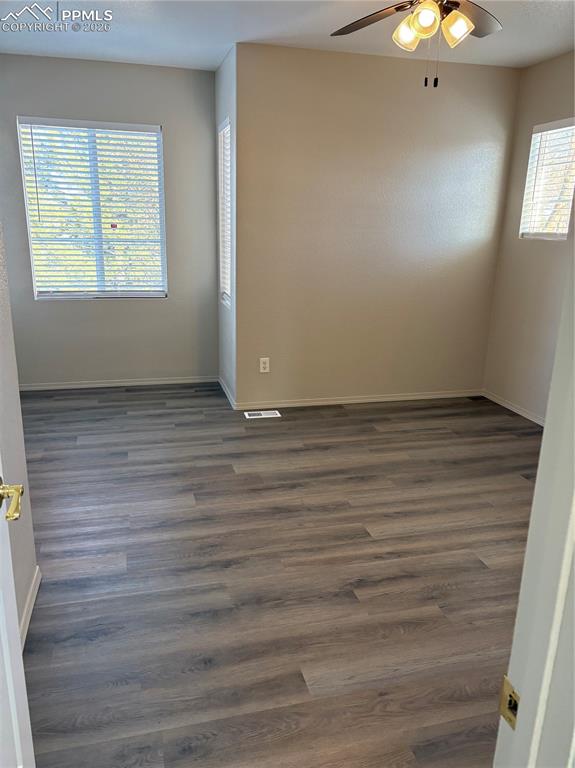 Image 7 of 13: main bedroom