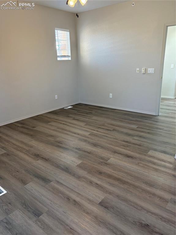 Image 8 of 13: main bedroom