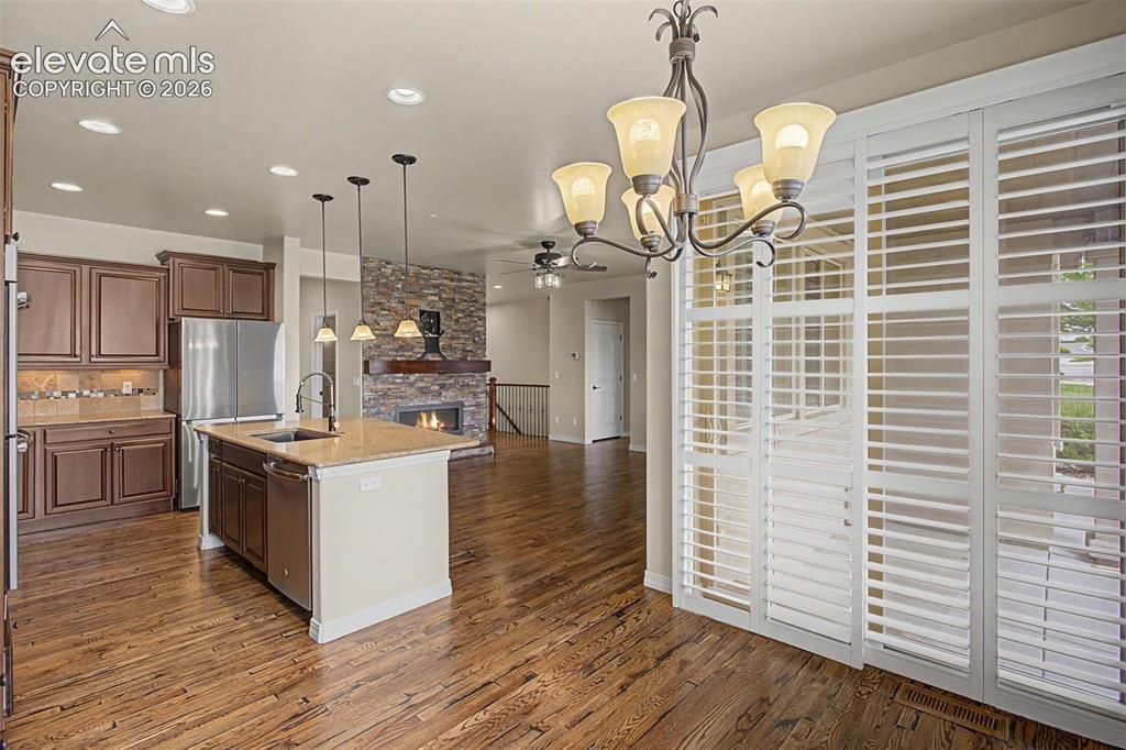 Image 12 of 49: Kitchen