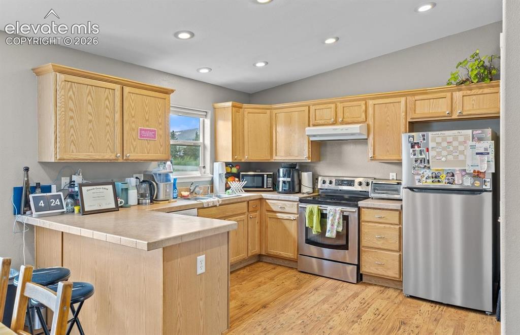 Image 11 of 33: Kitchen