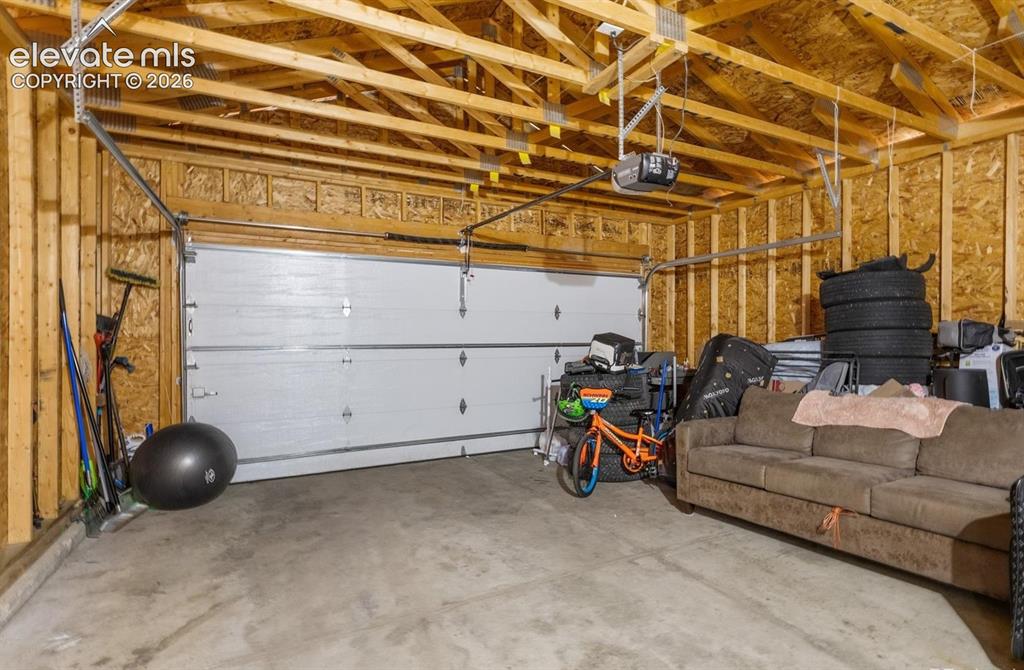 Image 33 of 33: Garage
